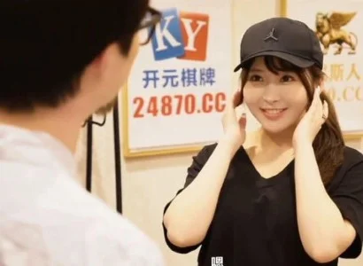 Cô nhân viên giao hàng dễ tính dễ tính với mọi người