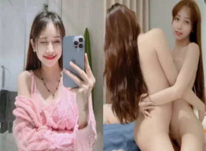 Lâm Thái Vy cùng cô bạn thân móc bím trên không gian phát trực tiếp